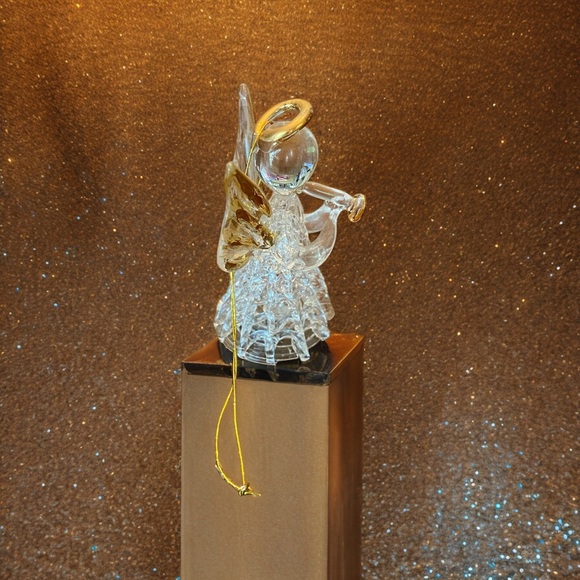 Lovely spun glass angel ornament blowing a trumpet trimmed in gold - Picture 4 of 5